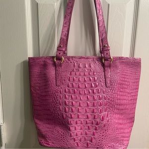 Pink alligator Brahmin shoulder bag, zipper closure